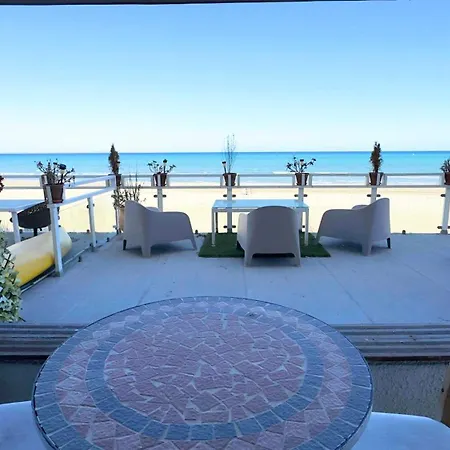 Davinci Seaview 2bdr Makenzy Апартаменти