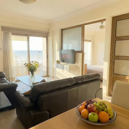 Davinci Seaview 2bdr Makenzy Апартаменти *