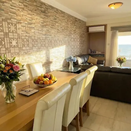 Davinci Seaview 2bdr Makenzy Апартаменти