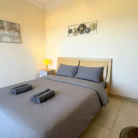 Davinci Seaview 2bdr Makenzy Апартаменти *